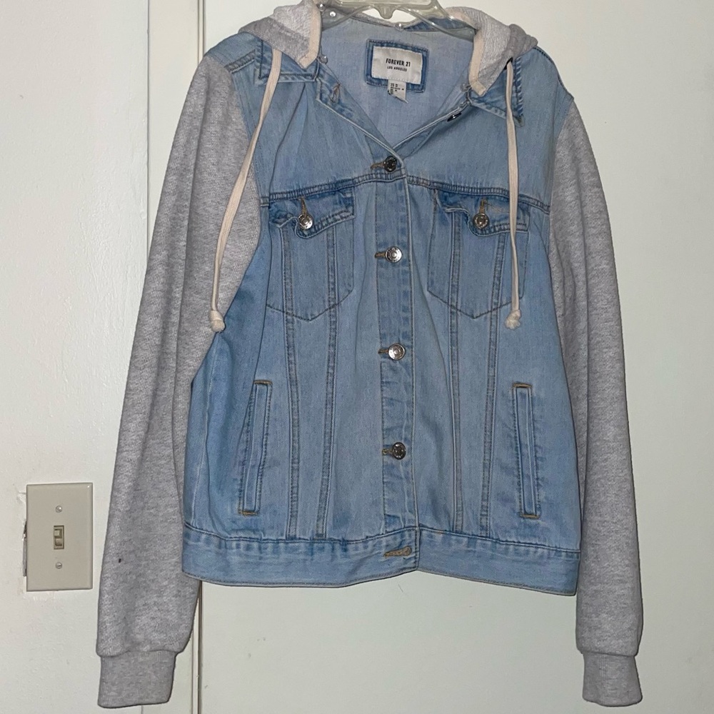 ⭐️2 for $20 Forever 21 button up Denim/sweater hoodie